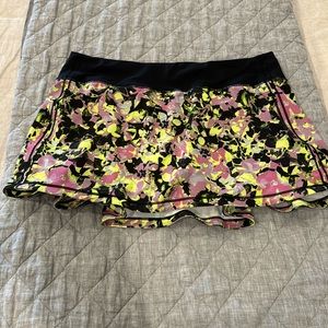 Lululemon skirt size 8